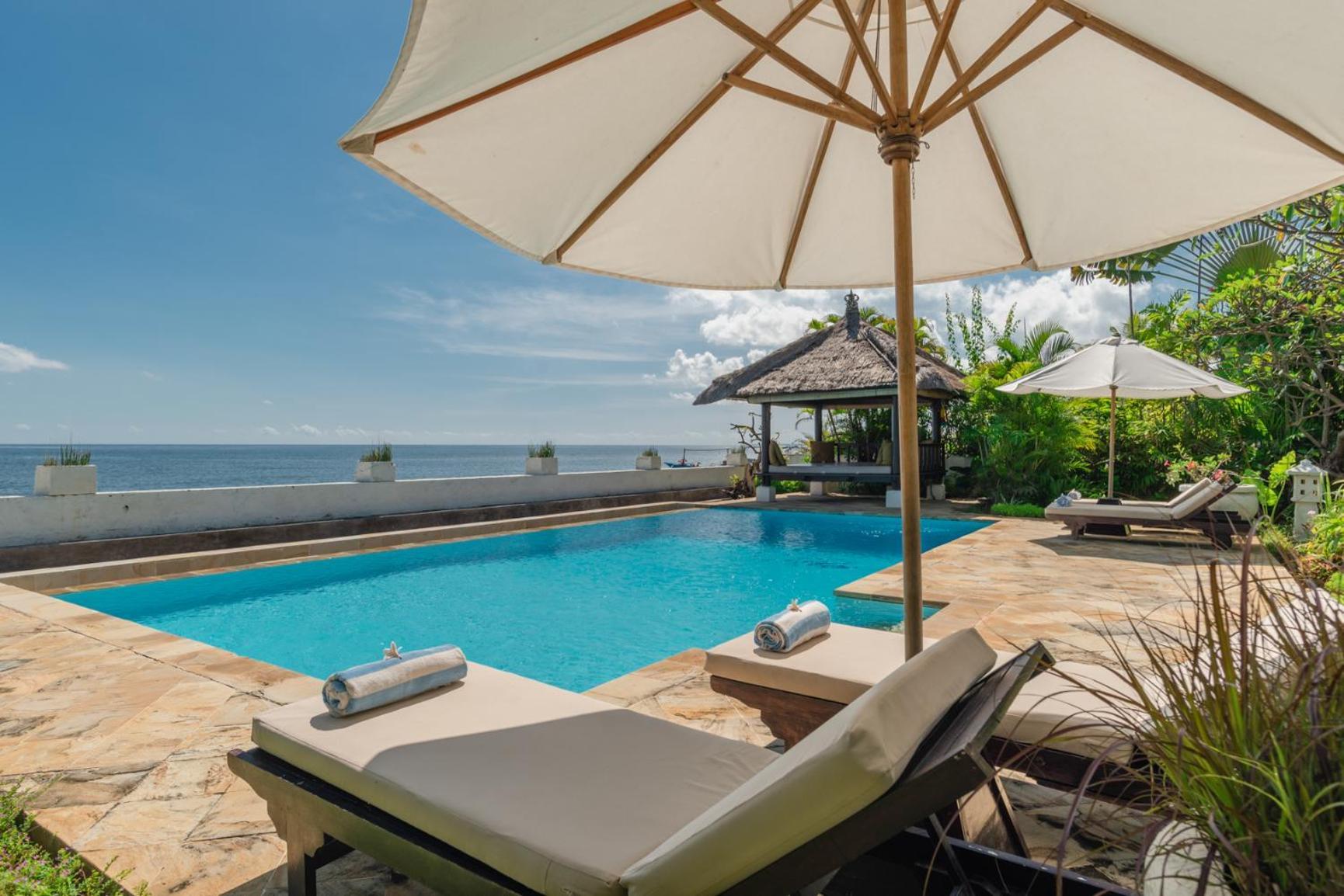 Gorgeous Beachfront Villa Lovina Banjar  Exteriör bild