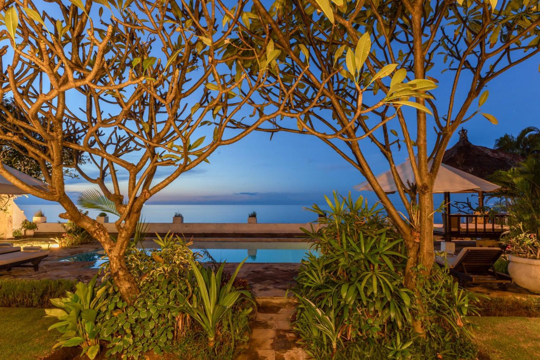 Gorgeous Beachfront Villa Lovina Banjar  Exteriör bild