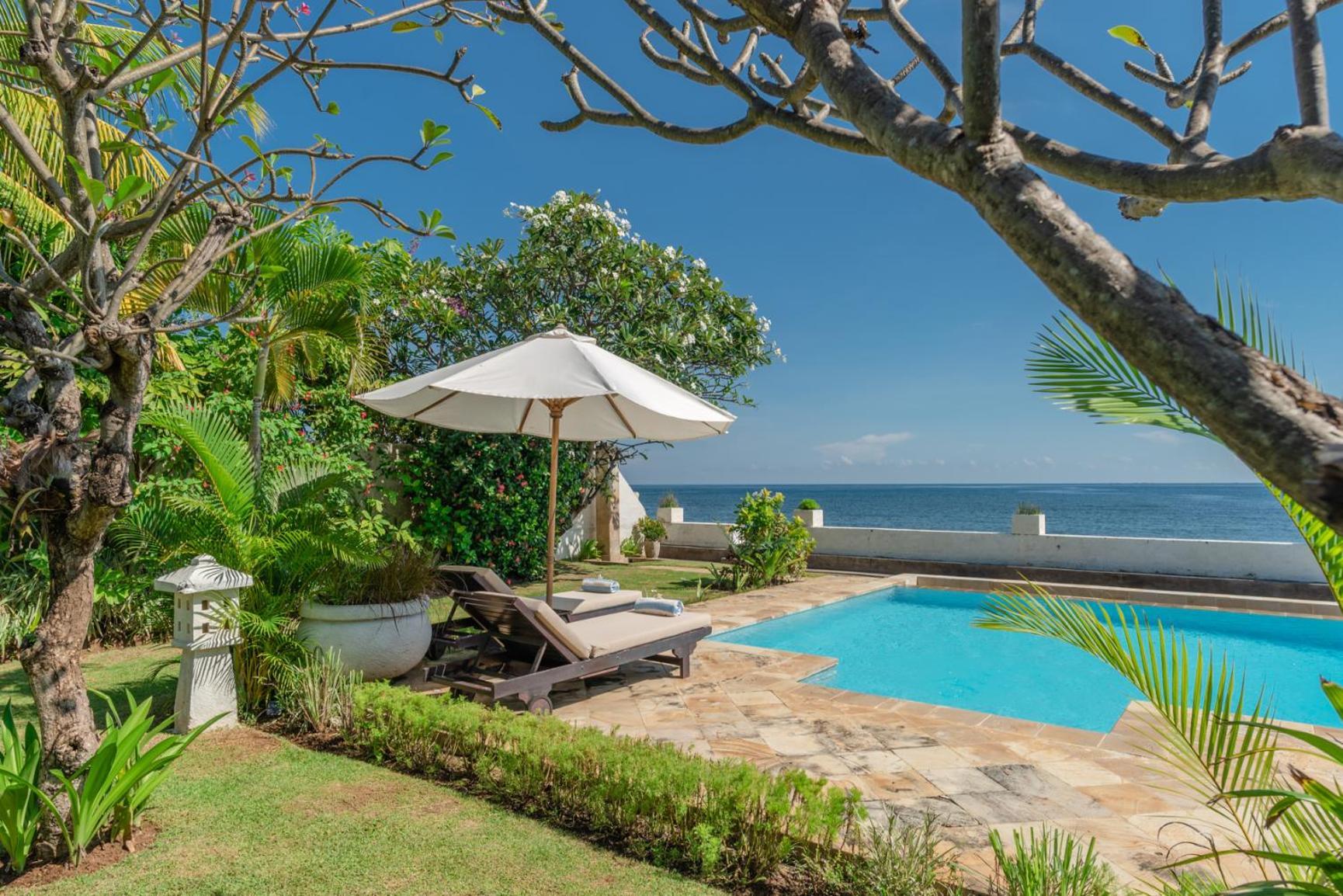 Gorgeous Beachfront Villa Lovina Banjar  Exteriör bild