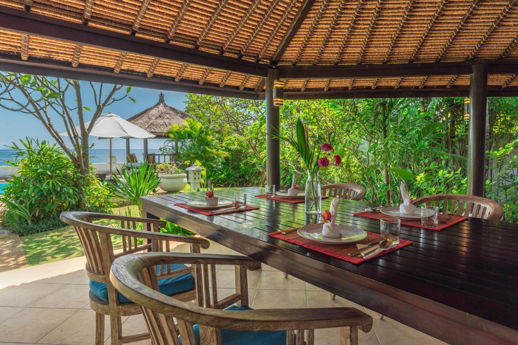 Gorgeous Beachfront Villa Lovina Banjar  Exteriör bild