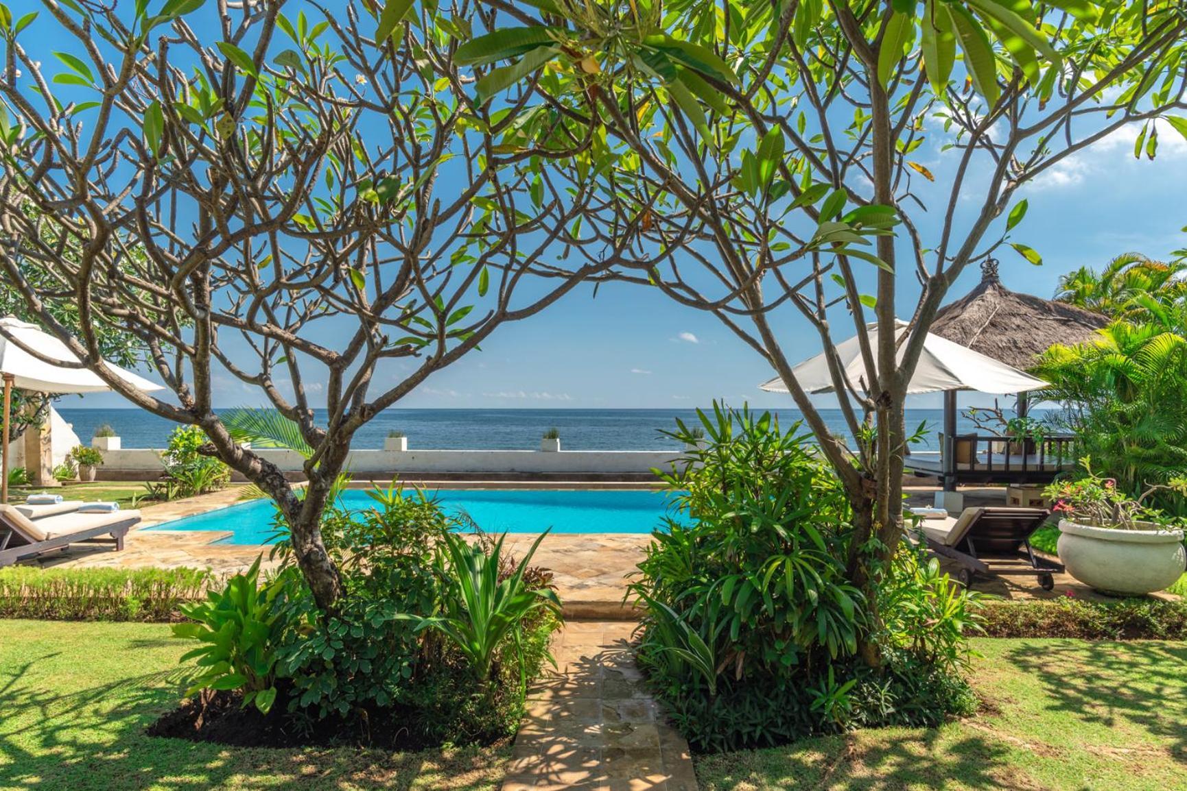 Gorgeous Beachfront Villa Lovina Banjar  Exteriör bild