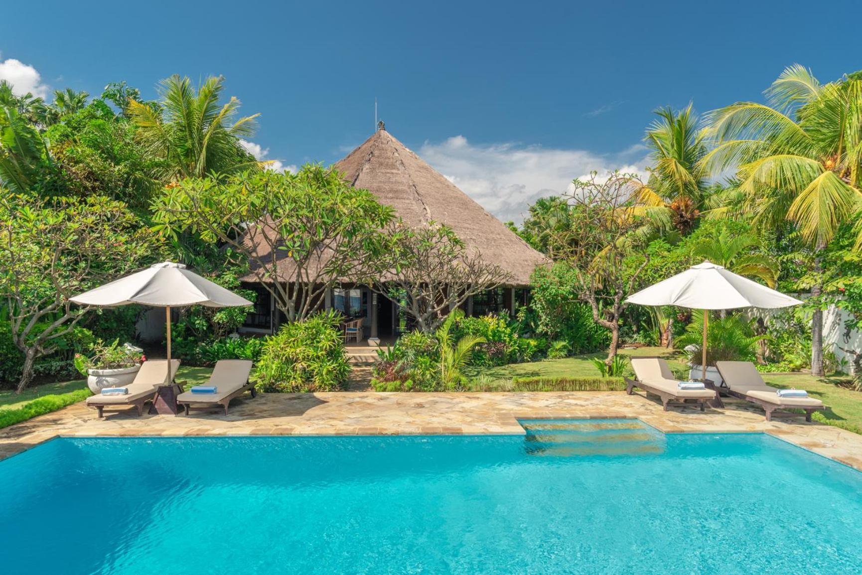 Gorgeous Beachfront Villa Lovina Banjar  Exteriör bild