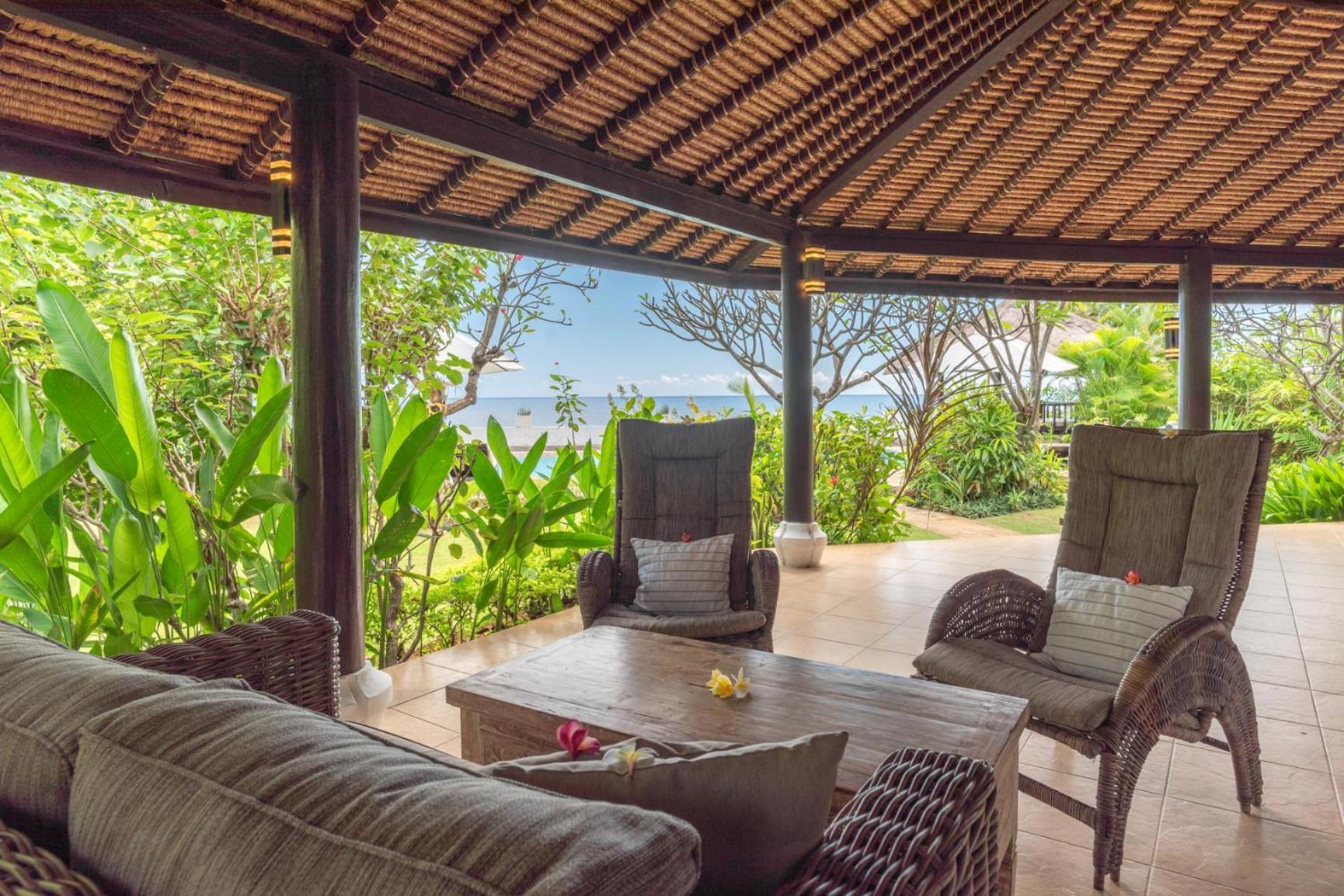 Gorgeous Beachfront Villa Lovina Banjar  Exteriör bild